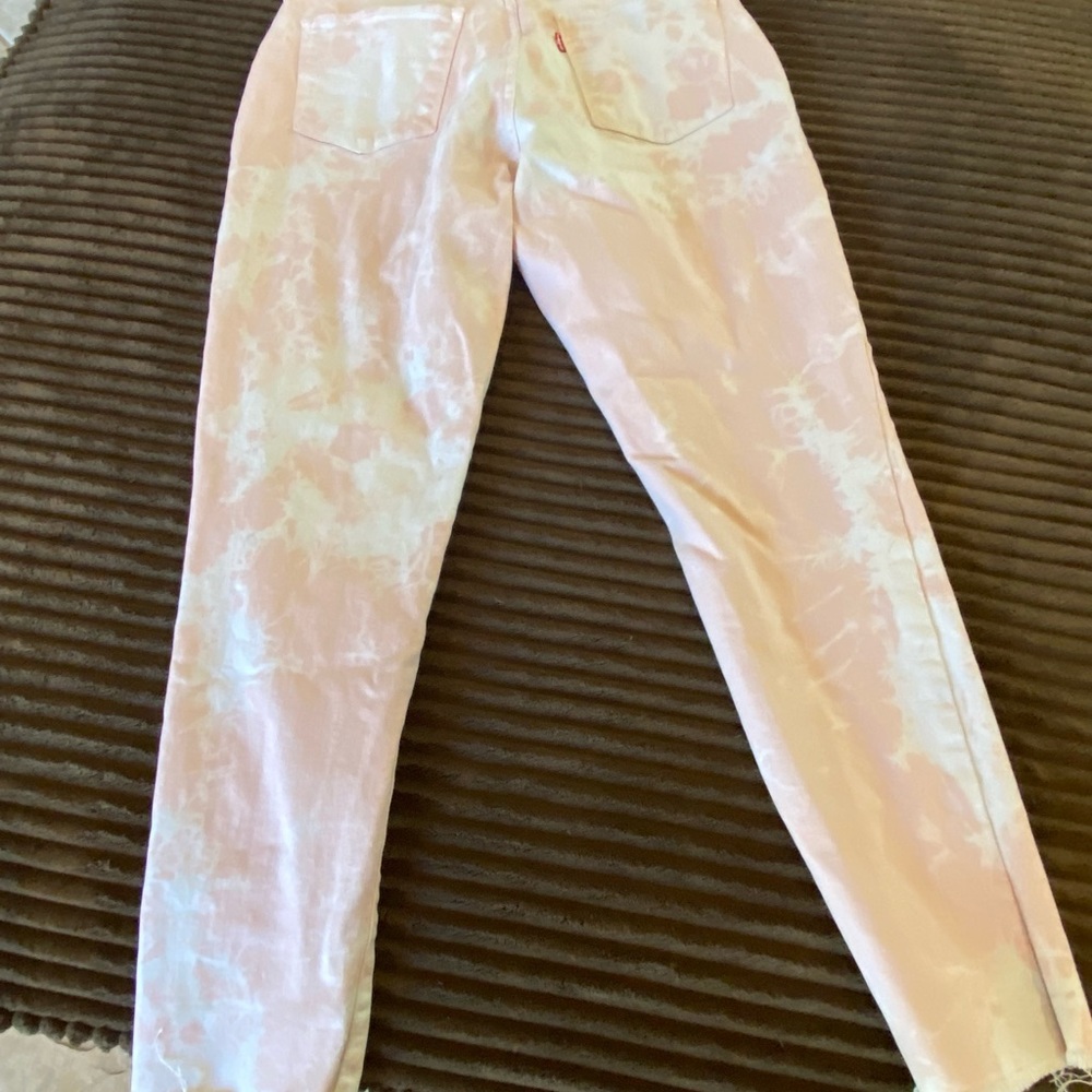 Levis - Picture 2 of 3